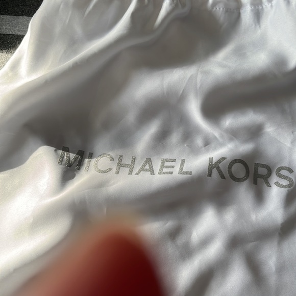 I am selling a gently used micheal kors purse - Picture 5 of 5